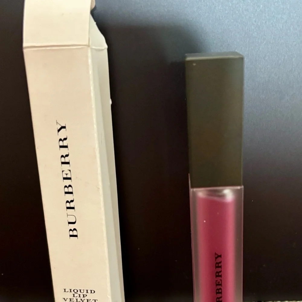 Rich Berry Burberry liquid lip Velvet NIB